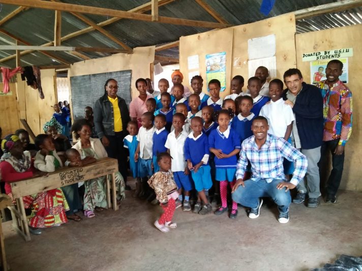 Children with AVSI staff and volunteers